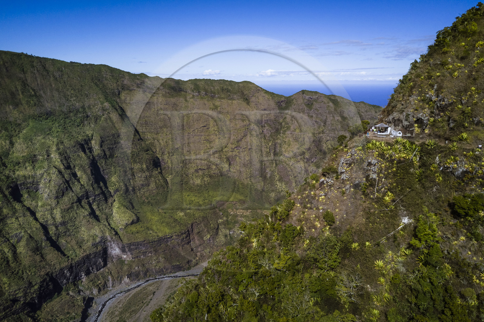 France, Ile de la Reunion, Parc National de la Réunion classé Patrimoine Mondial de l'UNESCO, La Possession, vers le village de Dos d'Ane, randonnée de la Roche Bouteille par le sentier Cap Noir, la Rivière des Galets et le kiosque de Cap Noir (vue aérienne)