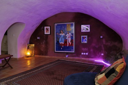 France, Var (83), Provence Verte, Bras, vers Saint-Maximin-la-Sainte-Baume, la maison d'hôtes Le Peyrourier une campagne en Provence, salle de projection du home cinema