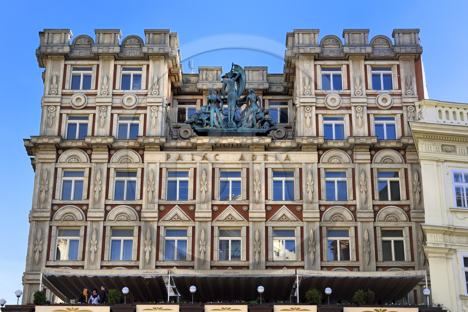 République Tchèque, Prague, Nove Mesto, le palais Adria édifié en 1925 par Pavel Janak et Joseph Zasche dans le style Rondocubiste sur la Jungamanovo namesti