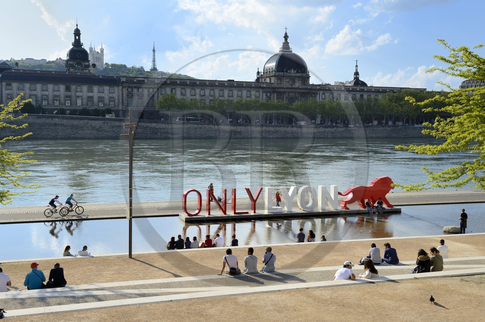 France, Rhône (69), Lyon, les berges du Rhône, le quai Victor Augagneur et l'hôpital de l'Hôtel Dieu en arrière plan, label de communication de l'aglomeration Onlylyon