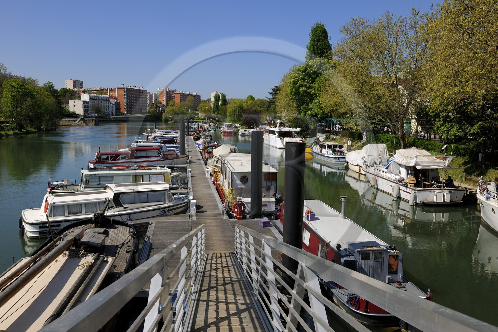 France, Val-de-Marne (94), les bords de Marne, le port de plaisance de Joinville-le-Pont