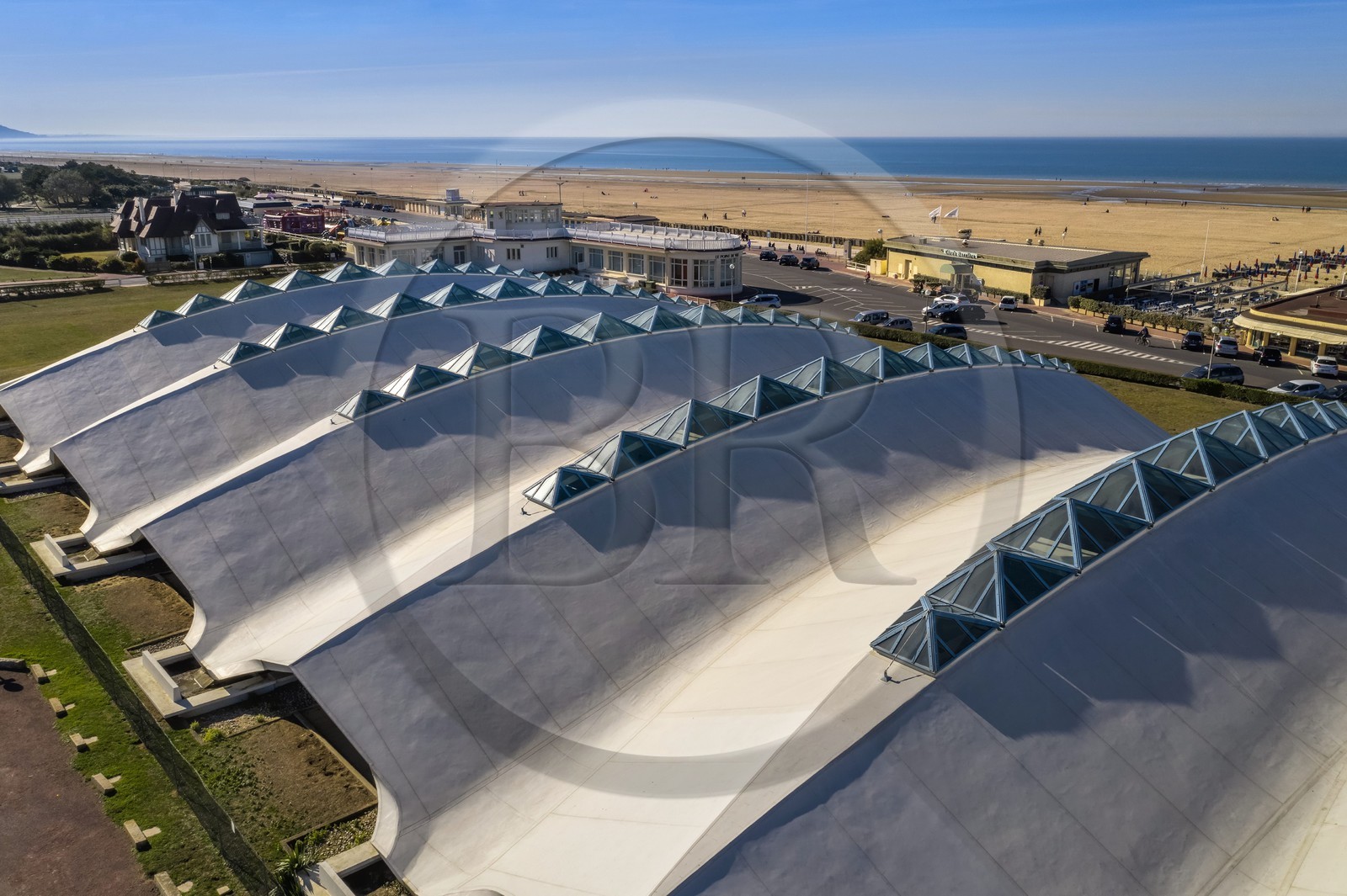 France, Calvados (14), Pays d'Auge, Deauville, la piscine olympique par l'architecte Roger Taillibert