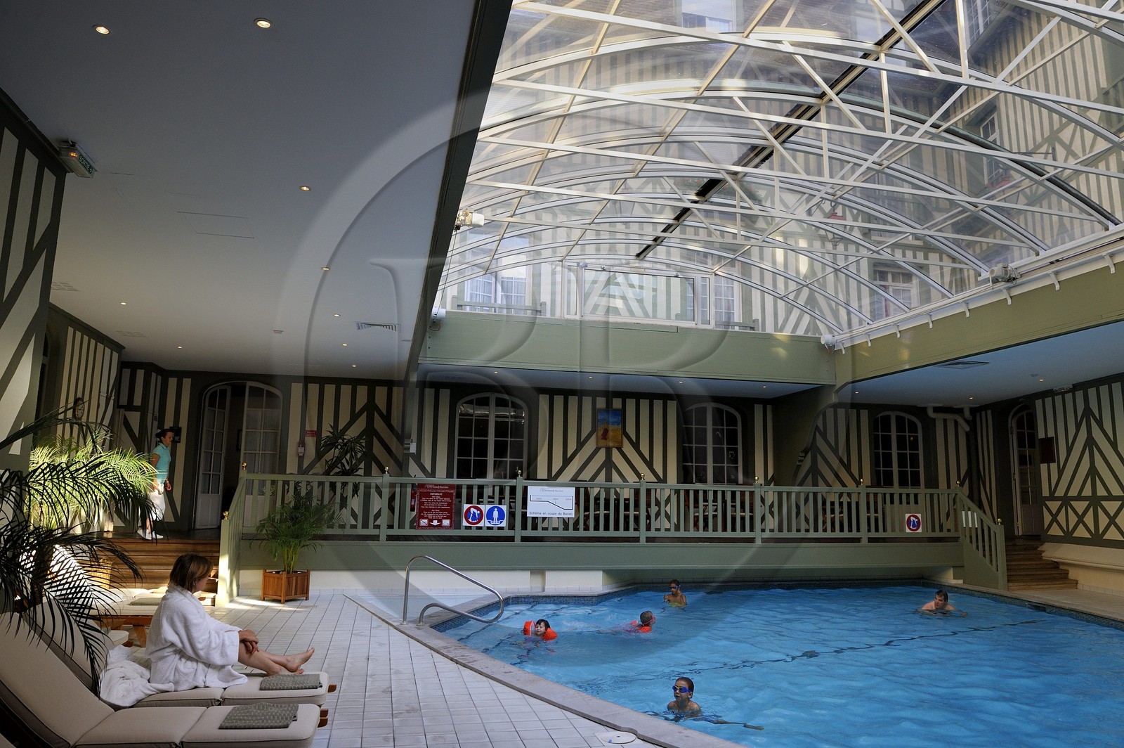 France, Calvados (14), Pays d'Auge, Deauville, la piscine couverte de l'Hotel Normandy Barriere