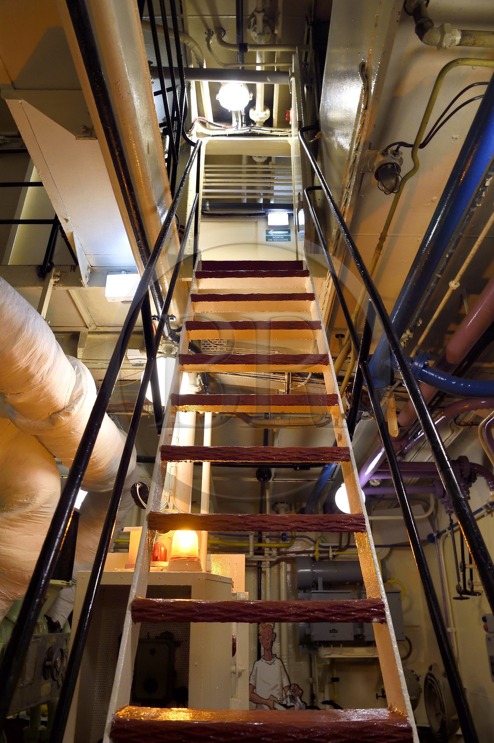 France, Charente-Maritime (17), La Rochelle, le bassin des grands yachts, Musée Maritime, la frégate météorologique France I, la salle des machines