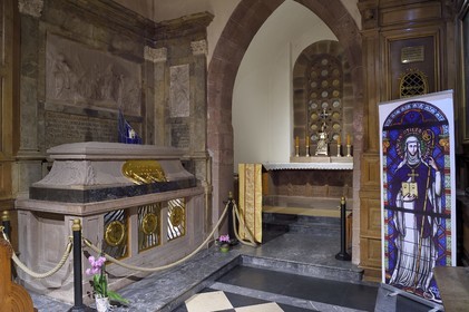 France, Bas-Rhin (67), Mont Saint-Odile, abbaye de Hohenbourg encore appelée couvent du Mont-Sainte-Odile, chapelle Sainte-Odile et tombeau de la sainte