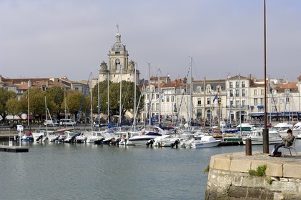 France, Charente-Maritime (17), La Rochelle, le Vieux Port, la Porte de la Grosse Horloge au bout du quai Duperré