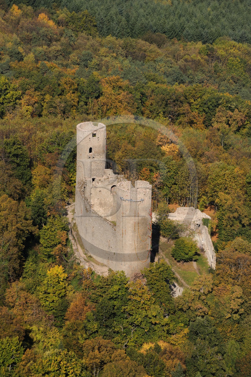 France, Bas-Rhin (67), Barr, château du Haut-Andlau (photo aérienne)