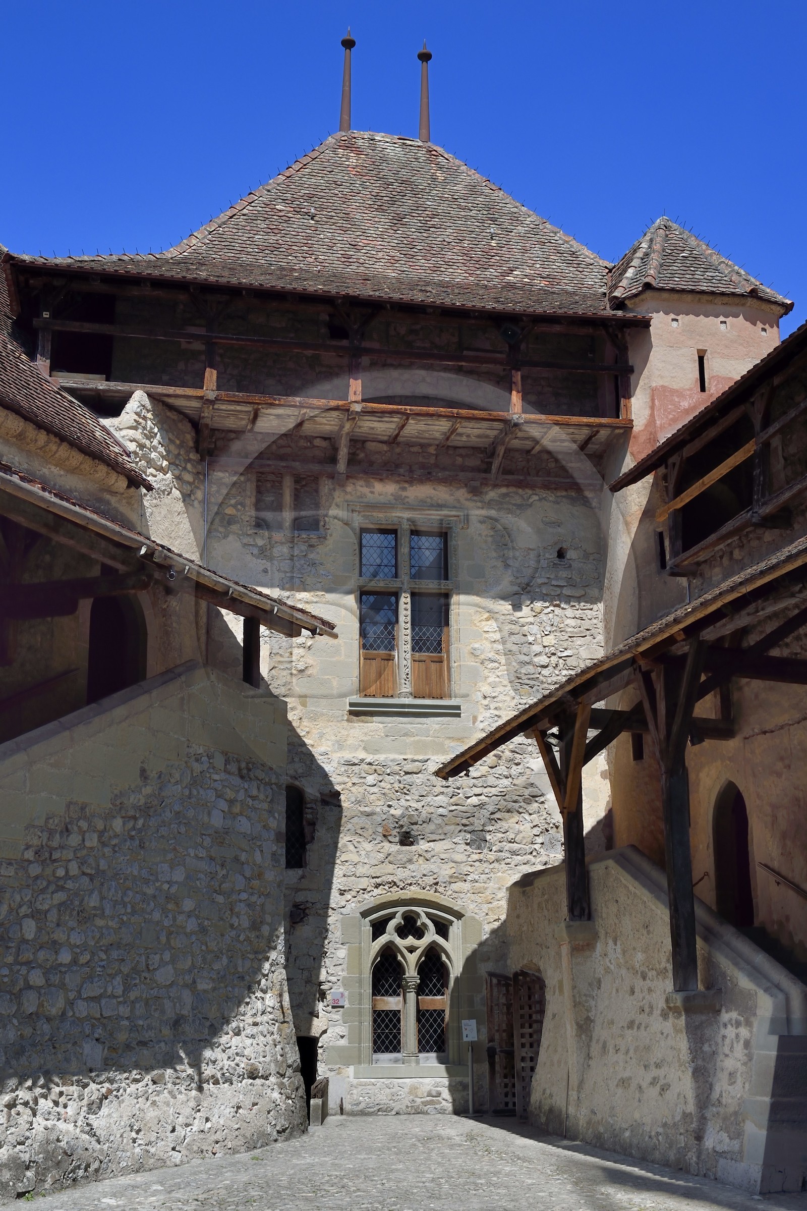 Switzerland, Canton of Vaud, Veytaux, Chillon castle on the shores of Lake Geneva (Lac Leman), one of the four courtyards