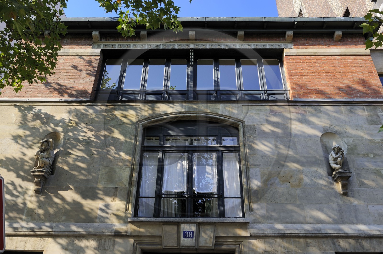 France, Paris, former studio of the sculptor Jean-Baptiste Carpeux whose addition of the first floor is by Hector Guimard