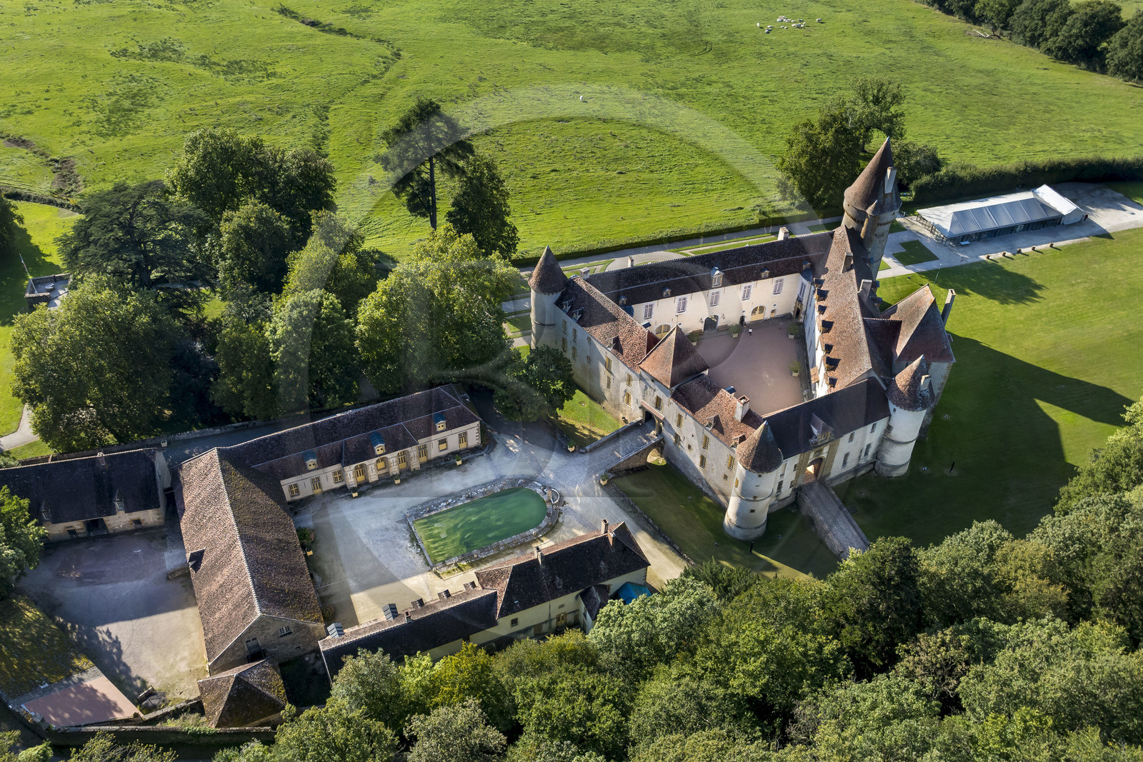 France, Nièvre (58), Parc naturel régional du Morvan, Bazoches, le chateau de Bazoches qui fut propriété du maréchal Sébastien le Prestre de Vauban (vue aérienne)