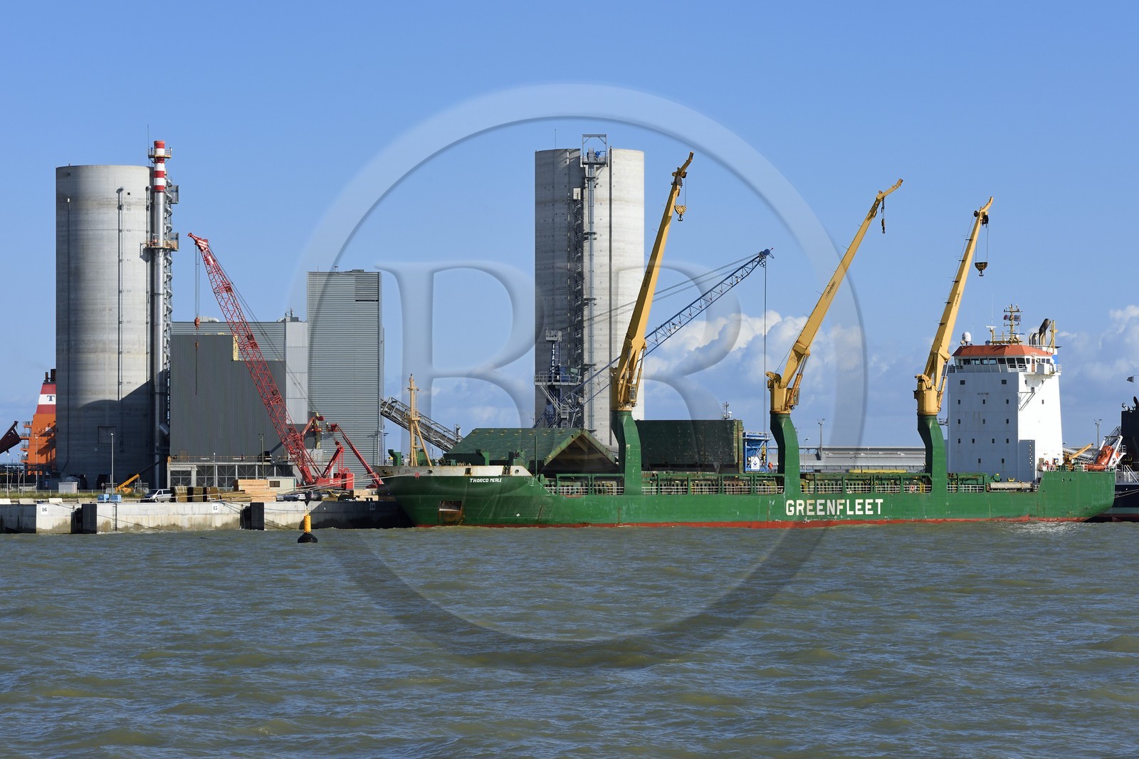France, Charente-Maritime (17), La Rochelle, le Port Atlantique La Rochelle, port de commerce, silos à ciment Eqiom