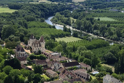 France, Dordogne (24), Périgord Noir, vallée de la Dordogne, Castelnaud-la-Chapelle, château des Milandes, ancienne demeure de Joséphine Baker (vue aérienne)