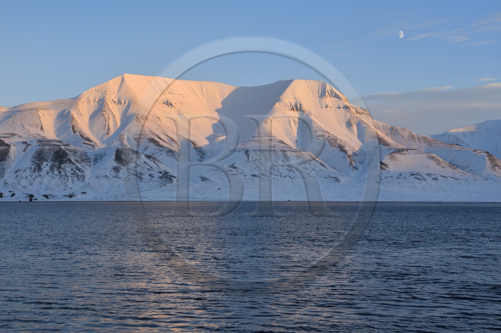 Norway, Svalbard, Spitzbergen, Longyearbyen, Adventfjorden