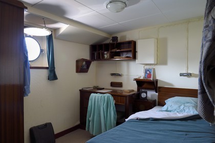 France, Charente-Maritime (17), La Rochelle, le bassin des grands yachts, Musée Maritime, la frégate météorologique France I, le pont des officiers, une cabine