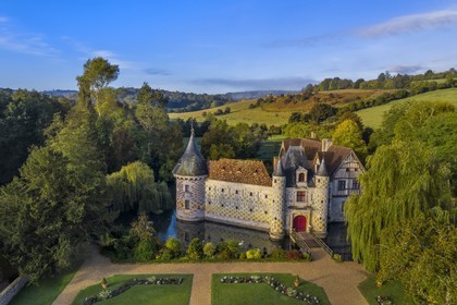 France, Calvados (14), Pays d'Auge, le chateau de Saint-Germain-de-Livet du XVe et XVIe siècle labellisé Musée de France (vue aérienne)