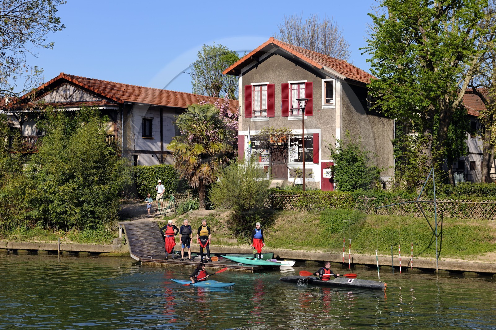 France, Val-de-Marne (94), les bords de Marne, Joinville-le-Pont, Club de canoë-kayak Joinville Eau Vive sur l'Ile Fanac