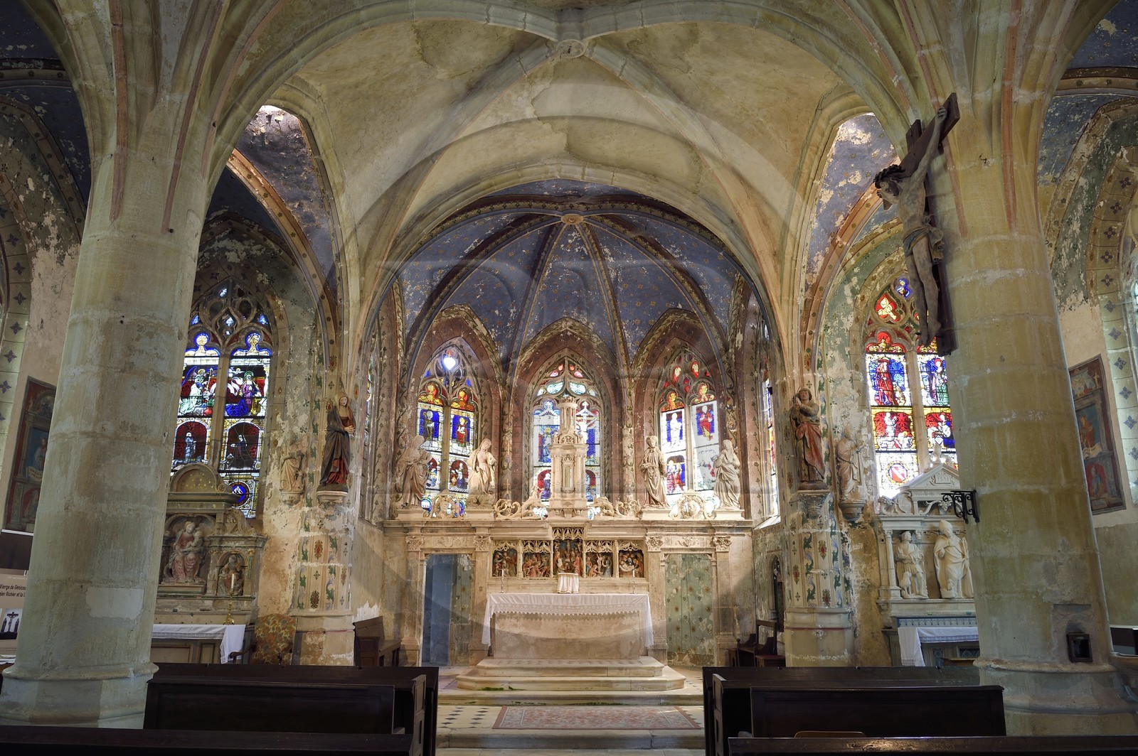France, Meuse (55), Génicourt-sur-Meuse, église Sainte-Marie-Madeleine, statue de la Vierge attribuée au sculpteur Ligier Richier (XVIème siècle) à gauche du retable en pierre