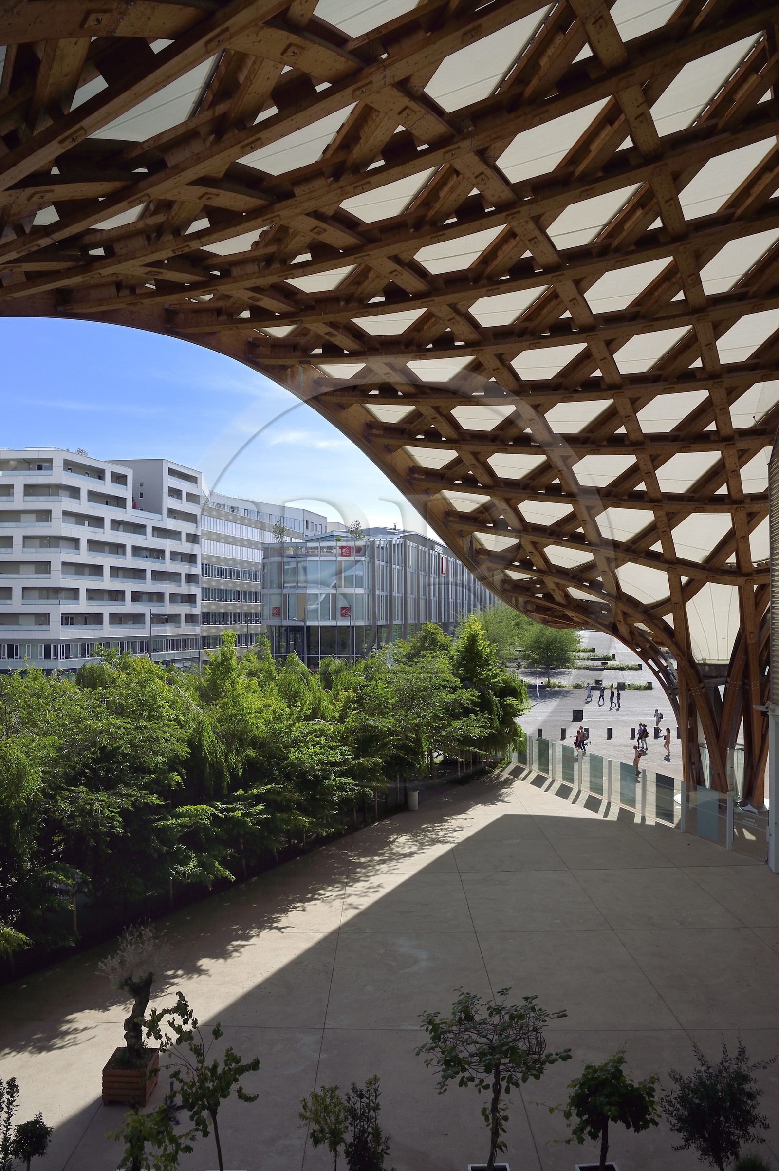 France, Moselle, Metz, Amphitheatre district, Centre Pompidou Metz, art center designed by architects Shigeru Ban and Jean de Gastines