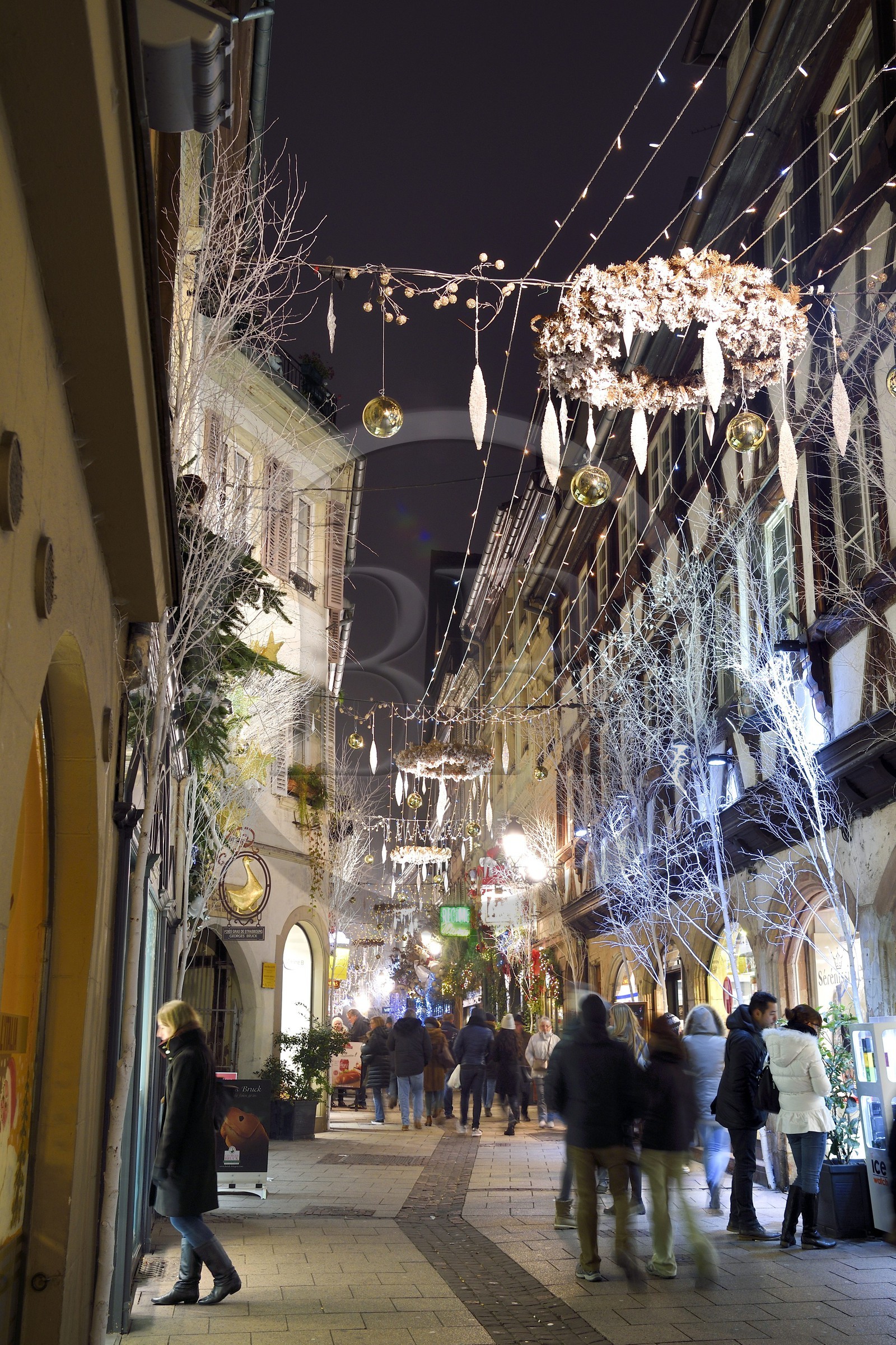 France, Bas-Rhin (67), Strasbourg, vieille ville classée Patrimoine Mondial de l'UNESCO, les décorations de Noel de la rue des Orfèvres