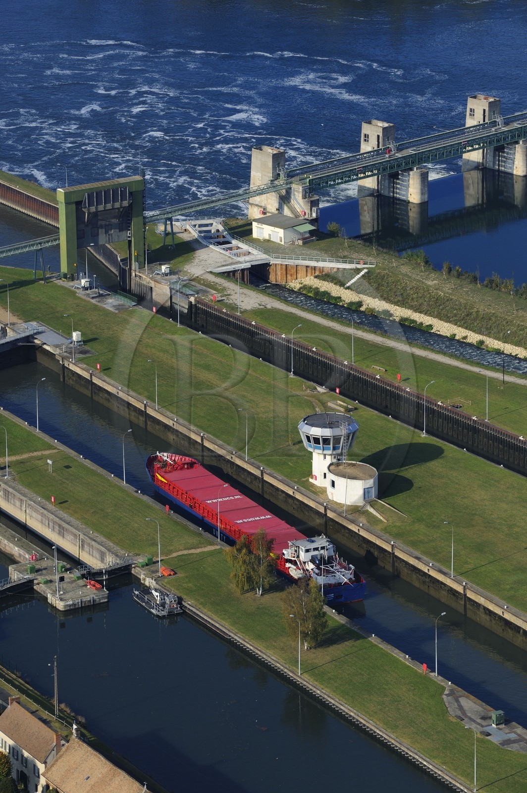 France, Eure (27), Port-Mort, Barrage et écluses sur la Seine (vue aérienne)