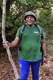 France, Ile de Mayotte, Grande-Terre, M'Tsamoudou, pointe de Saziley, Ali Maolida de la brigade verte touristique