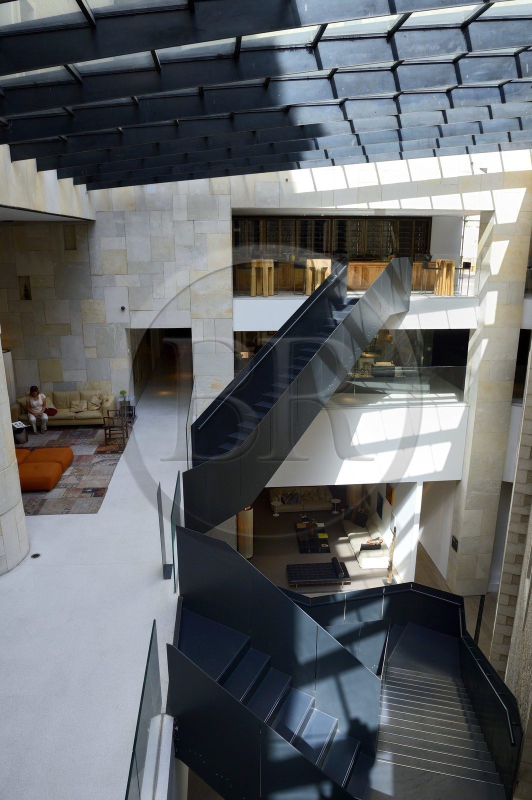 Israel, Jerusalem, le Mamilla Hotel en bordure du centre commercial de luxe de la rue piétonne Mamilla dans la ville moderne, conçu en collaboration avec Luxury Hotels Alrov et en partenariat avec les architectes Moshe Safdie et Piero Lissoni