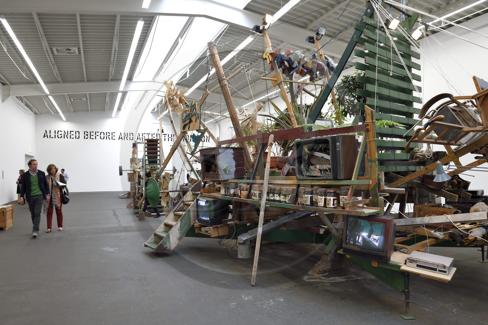 Allemagne, Berlin, Moabit, Hamburger Bahnhof, ancienne gare du XIXème siècle devenue en 1996 un musée d'art contemporain (Museum für Gegenwart), Gartenskulptur par Dieter Roth et Bjorn Roth (1968)