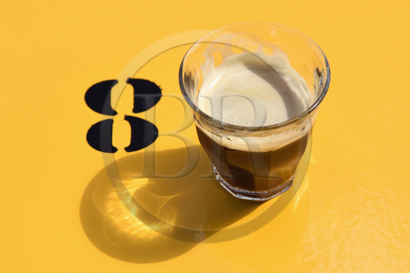 France, Charente-Maritime (17), Saintonge, Port-d'Envaux, tasse (verre) de café