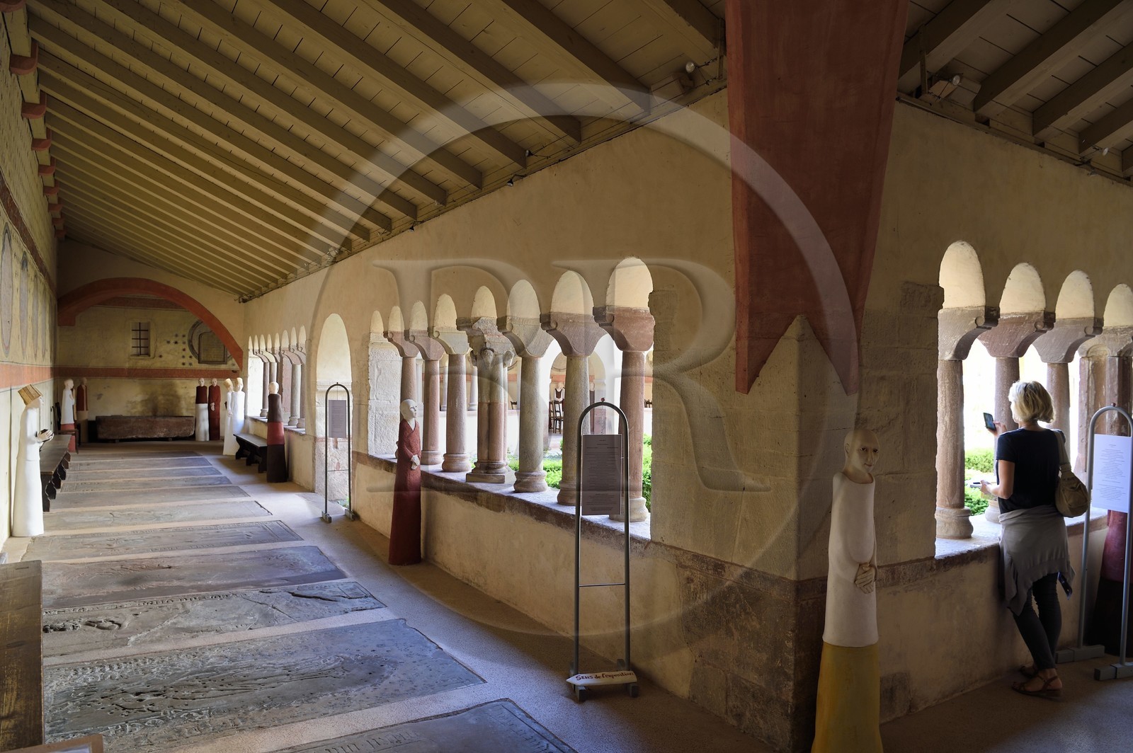 France, Bas-Rhin (67), Strasbourg, vieille ville classée au Patrimoine Mondial de l'UNESCO, église protestante Saint-Pierre-le-Jeune, le cloitre du XIVème siècle