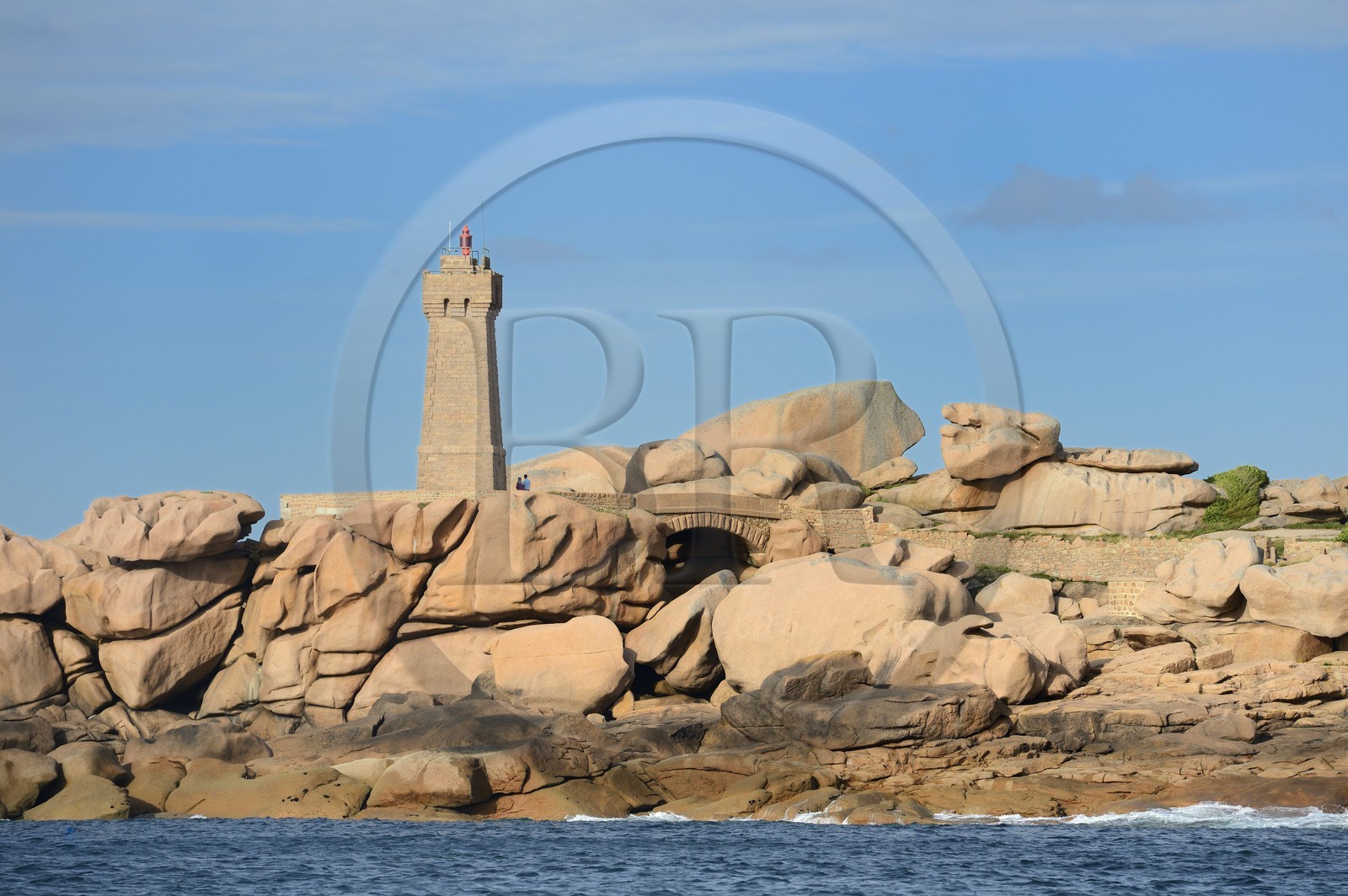 France, Cotes-d'Armor, Cote de Granit Rose (the Pink Granite coast), Perros Guirec, Ploumanach, Pointe de Squewel and Mean Ruz Lighthouse