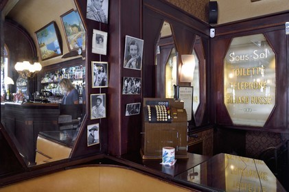 France, Allier (03), Vichy, Brasserie du Casino et des Artistes restaurant with Art Deco decor