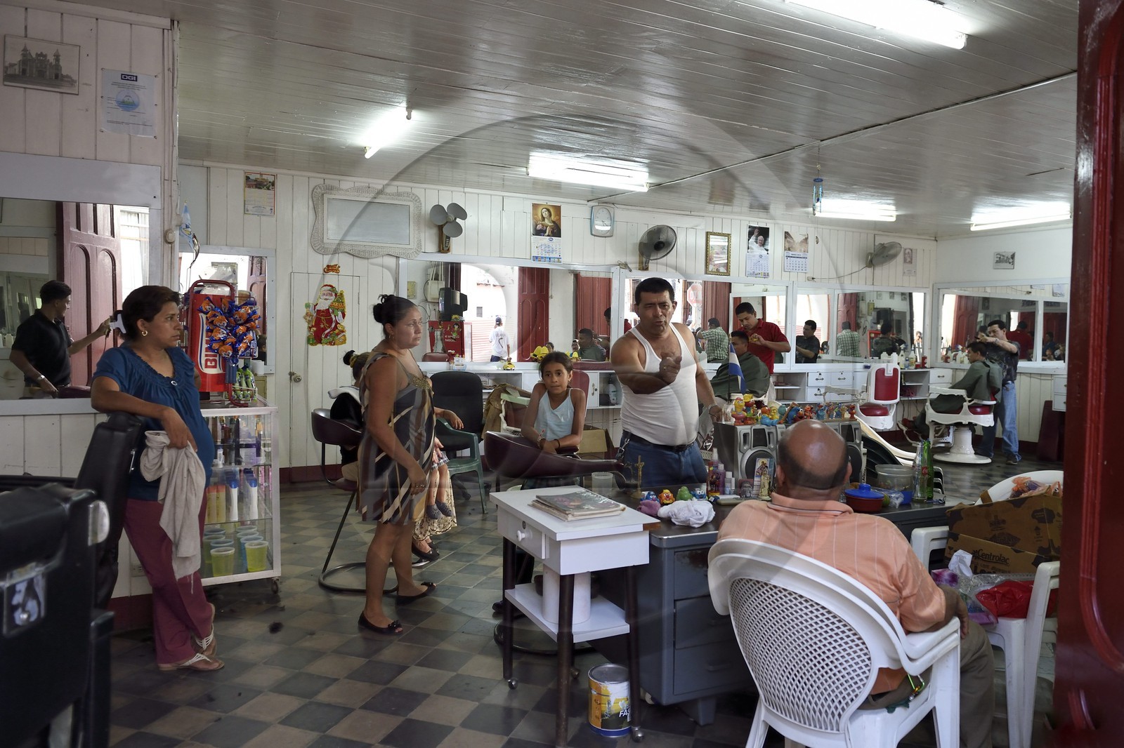 Nicaragua, Granada, salon de coiffure pour homme dans la calle Real Xalteva