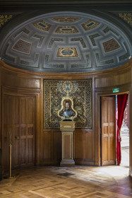 France, Oise, Chantilly, the castle of Chantilly, the Condé museum, wax bust of Henri IV king of France in the gallery of Psyche