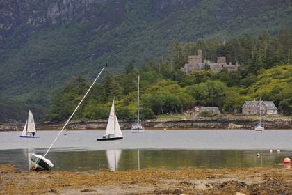 Royaume-Uni, Ecosse, Highland, Loch Carron, le village de Plockton et le chateau de Duncraig