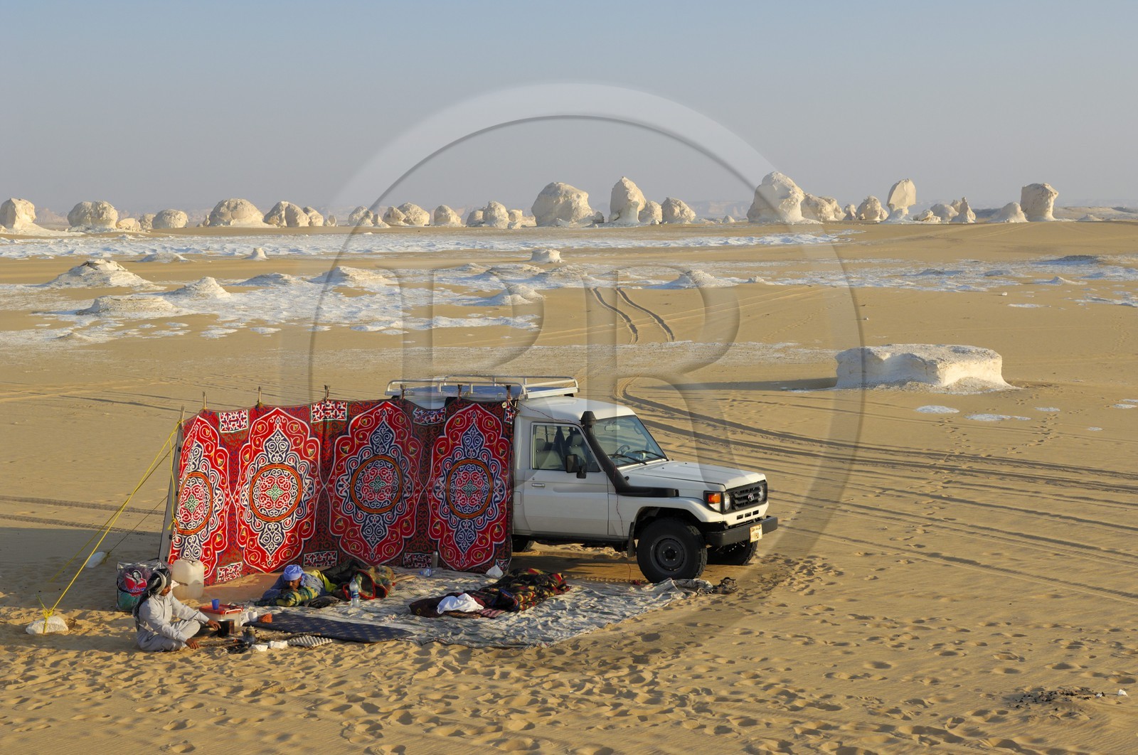 Egypte, désert libyque, bivouac dans le Désert Blanc au nord de Farafra
