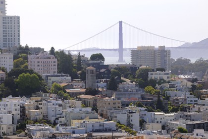 United States, California, San Francisco, the Golden Gete Bridge behind the Russian Hill District