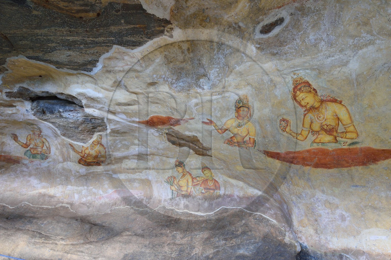 Sri Lanka, province centrale, district de Matale, Sigiriya, ville ancienne de Sigiriya classée patrimoine mondial de l'UNESCO, fresques peintes appelées Les Demoiselles de Sigiriya abritées dans une grotte du Rocher du Lion