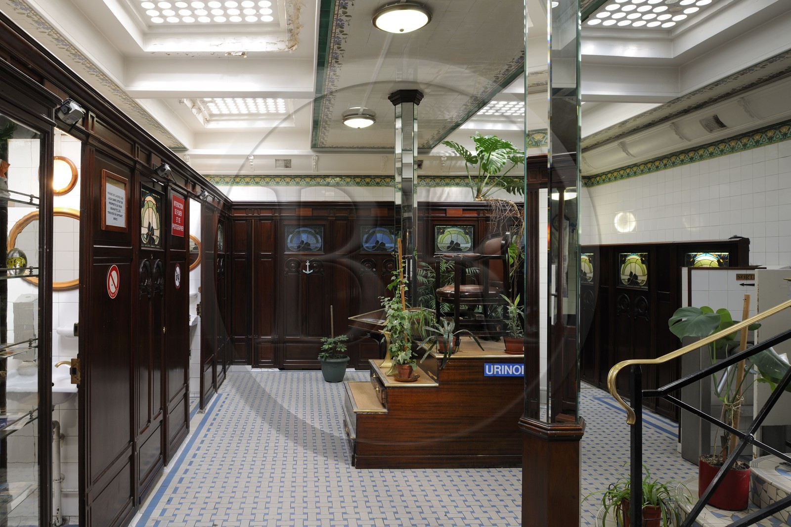 France, Paris (75), les toilettes de la Madeleine dans un style art nouveau datant de 1905