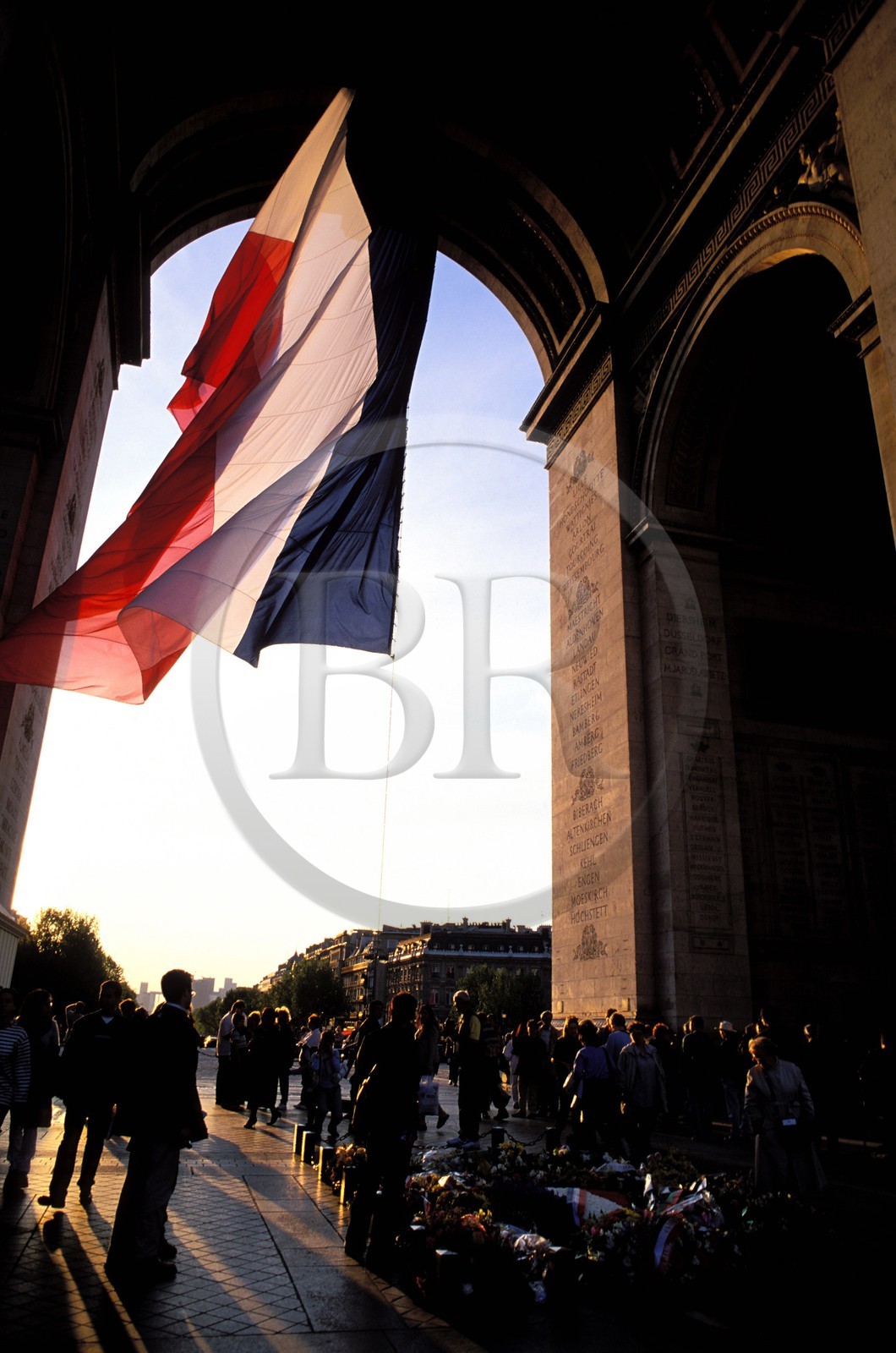 France, Paris (75), la flamme du soldat inconnu sous l' Arc de Triomphe