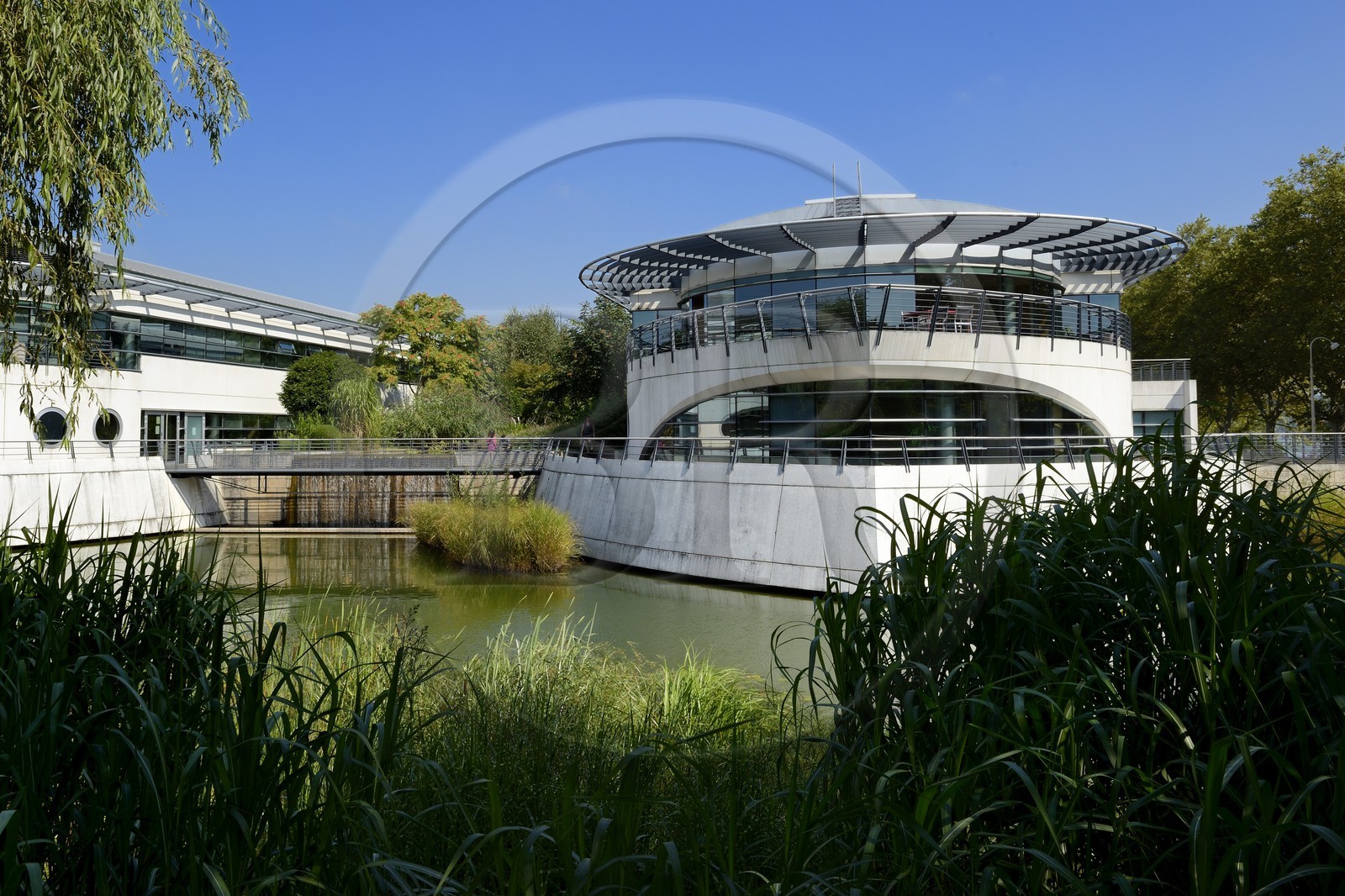 France, Rhône (69), Lyon, quartier de Vaise, batiments en forme de navire d’April Enterprise Lyon