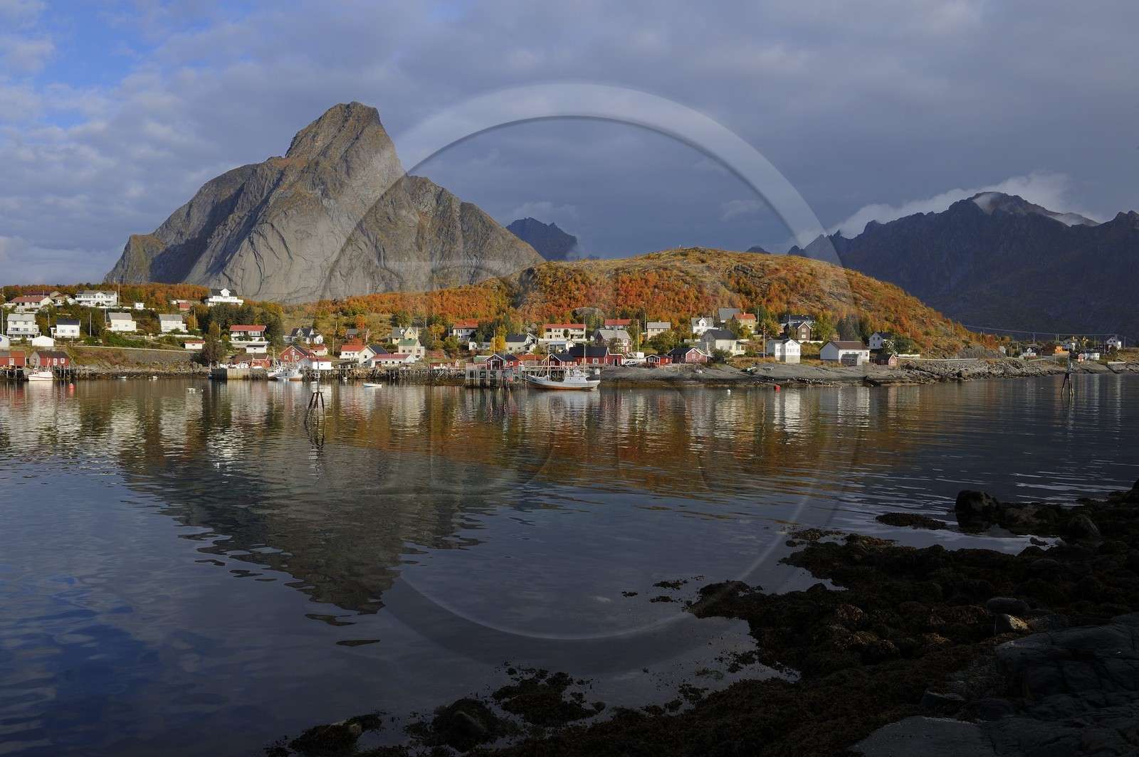 Norway, Nordland, Lofoten Islands, fishermen village of Reine