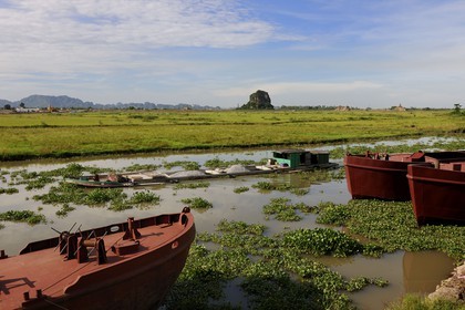 Vietnam, Ninh Binh province, a barge