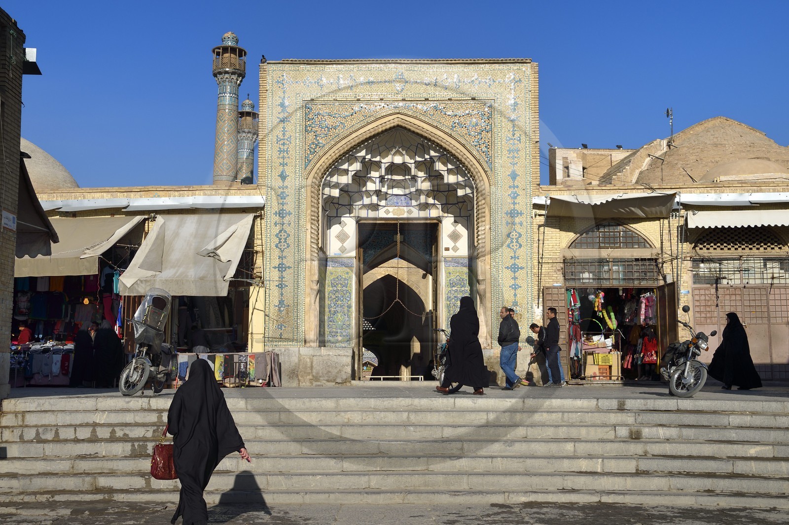 Iran, province d'Ispahan, Ispahan, Mosquée Jame, grande mosquée d'Ispahan dite aussi mosquée du vendredi, la porte qui donne sur le Grand Bazar