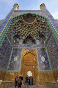 Iran, province d'Ispahan, Ispahan, place naghsh-i jahan aussi connue sous le nom de place Imam Khomeiny, classée au patrimoine mondial par l'UNESCO, la mosquée de l'Imam ou mosquée du Chah (Shah) avec son entrée monumentale