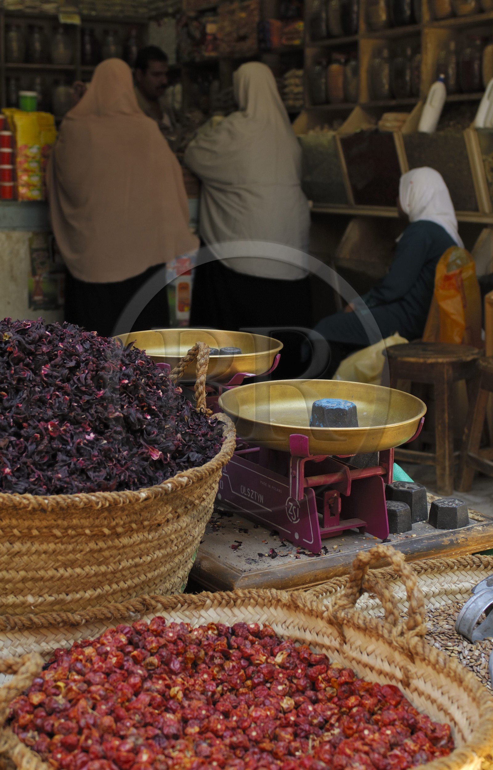 Egypte, Haute Egypte, Nubie, vallée du Nil, Assouan, le souk, étal d'épices