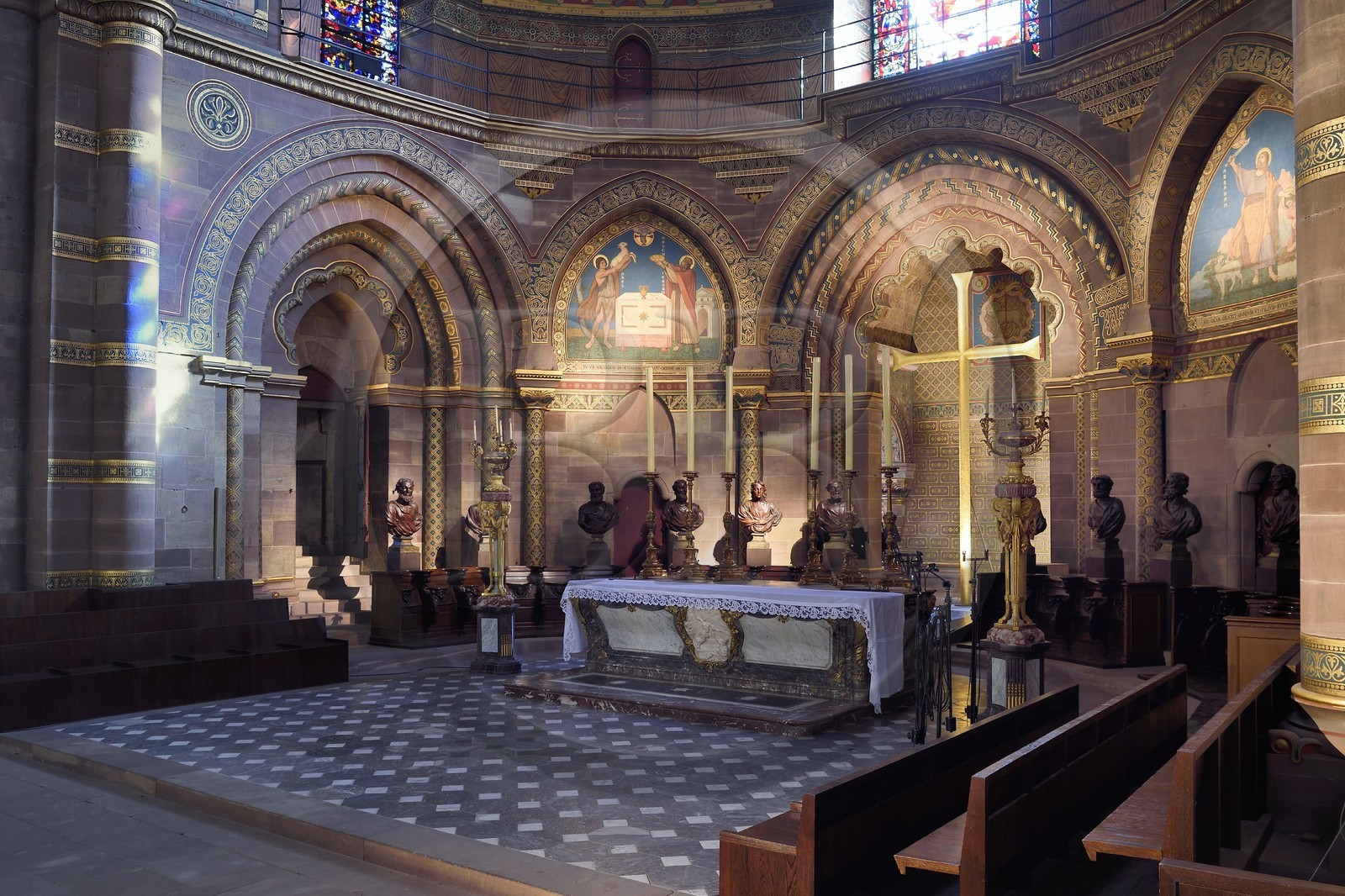 France, Bas-Rhin (67), Strasbourg, vieille ville classée au Patrimoine Mondial de l'UNESCO, la cathédrale Notre-Dame, le choeur roman