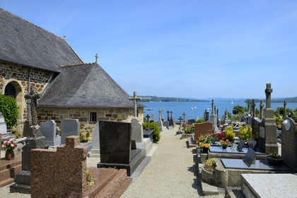 France, Finistère (29), , Mer d'Iroise, parc naturel régional d'Armorique, Presqu'île de Crozon, cimetière marin de l'église de Landévennec