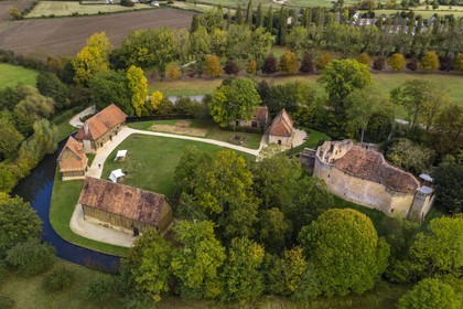 France, Calvados (14), Pays d'Auge, chateau de Crèvecœur-en-Auge et son donjon, Fondation Musée Schlumberger (vue aérienne)