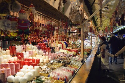 France, Bas-Rhin (67), Strasbourg, vieille ville classée au Patrimoine Mondial de l’UNESCO, Marché de Noel (Christkindelsmarik) de la place Broglie