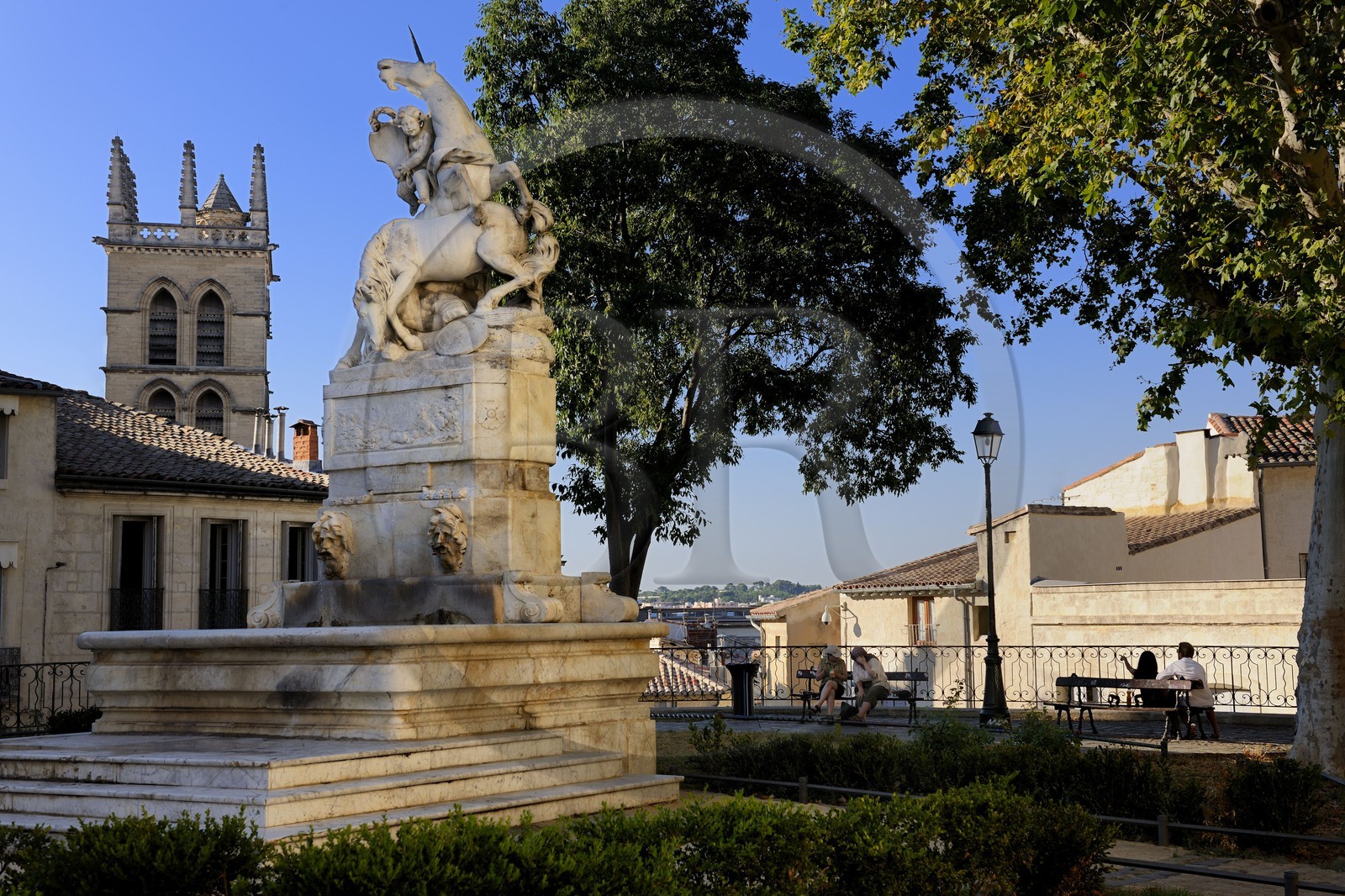 France, Hérault (34), Montpellier, centre historique, l'Ecusson, la fontaine aux licornes dans le jardin de la place du Canourgue